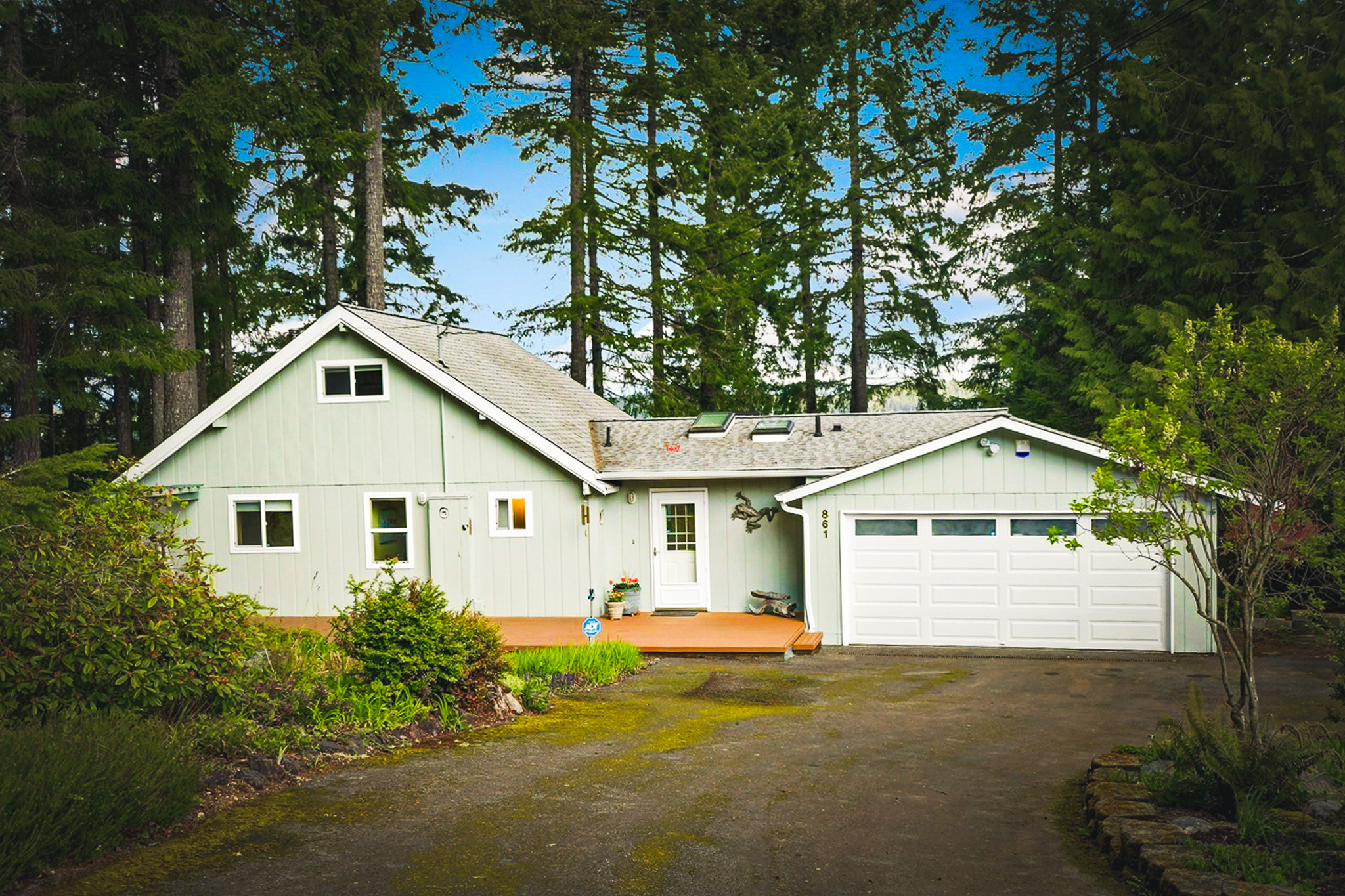Front view of Fjordhjem cabin